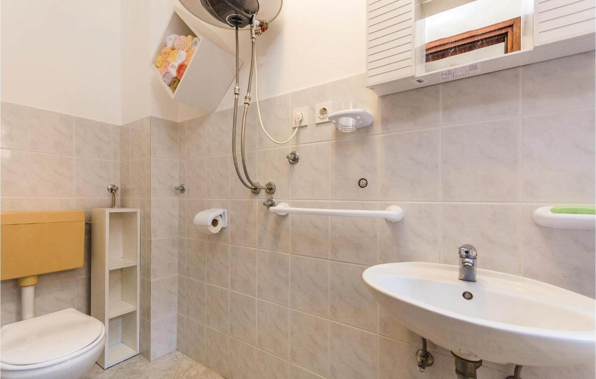 Amazing Apartment In Pavicini With Kitchen Екстер'єр фото